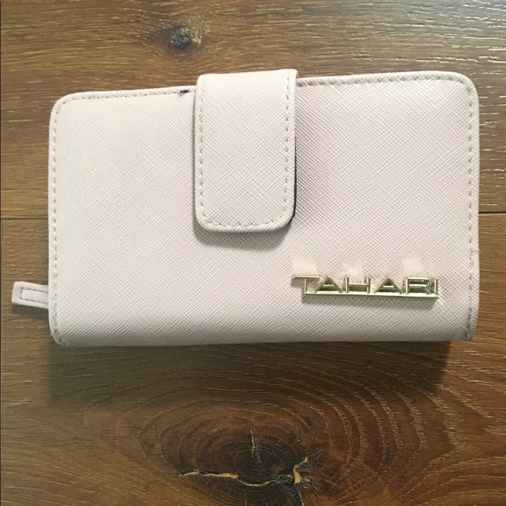 Tahari Wallet